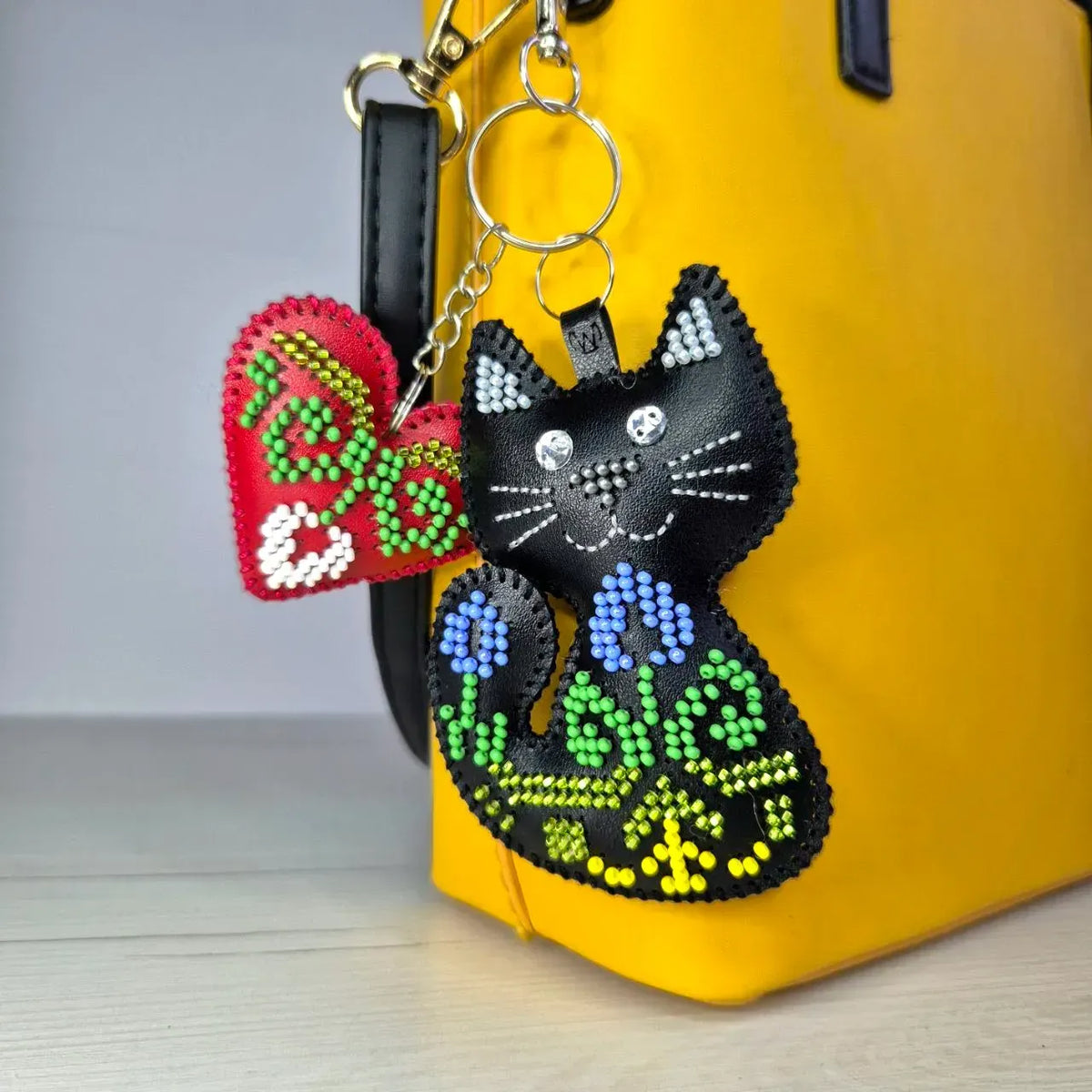 Wonderland Crafts FLBB-181 Cat Hugs Black Cat with Heart Bag Charm, Bead Embroidery Kit on Faux Leather