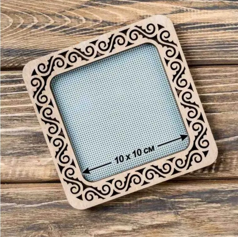 Plywood Embroidery Hoop with Magnetic Holders: floral ornament, 4"x4"
