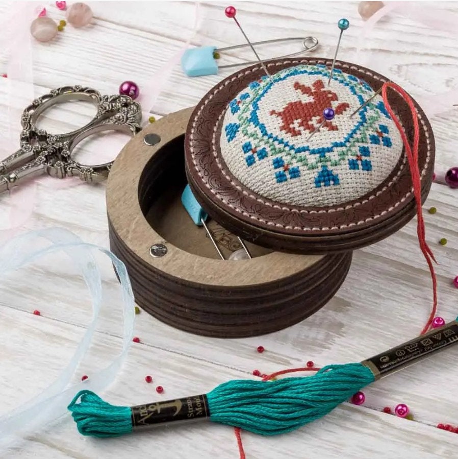 DIY Plywood Needle Holder Kit: Cross Stitch Top (8.5cm)