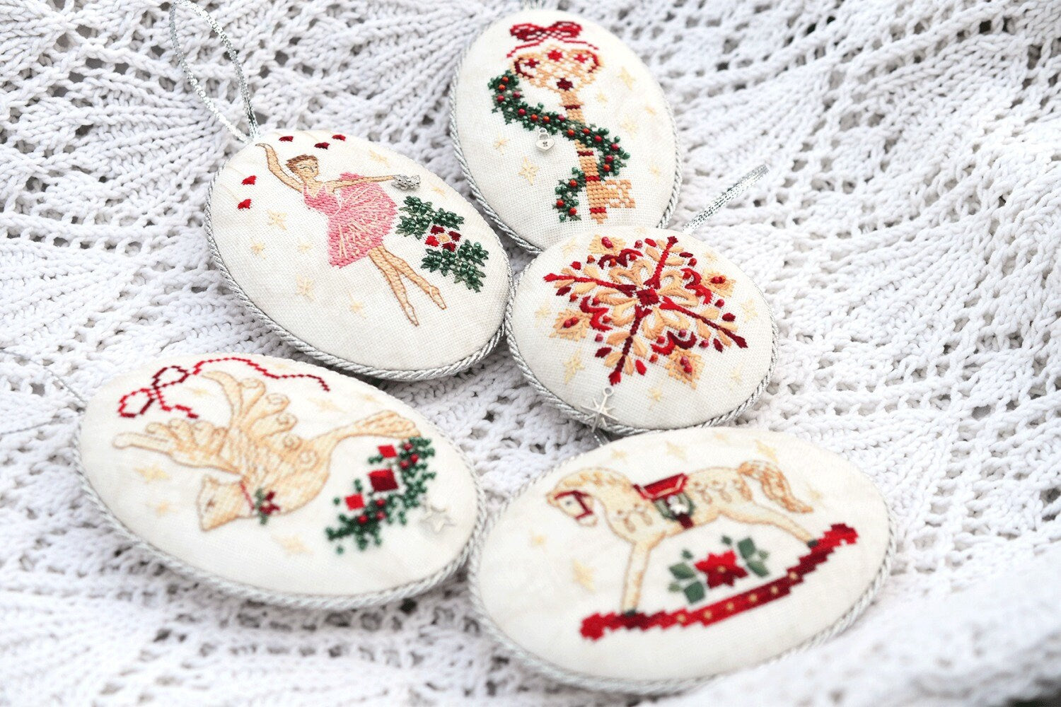 Pin Keep Bird Cross Stitch Kit: Vintage Christmas Ornament, Hand-dyed Threads , Linen