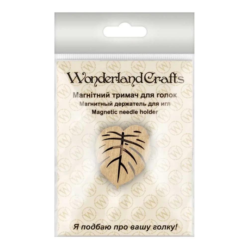 Needle holder magnetic plywood, leafs design, 2 sides, 3.5*4 cm, MH-063 ( 1 Item)