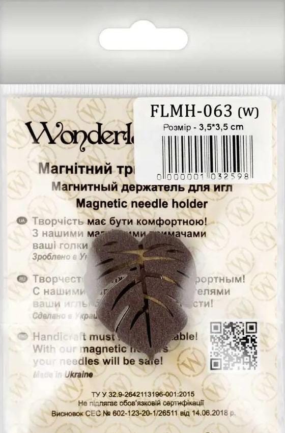 Needle holder magnetic plywood, leafs design, 2 sides, 3.5*4 cm, MH-063 ( 1 Item)