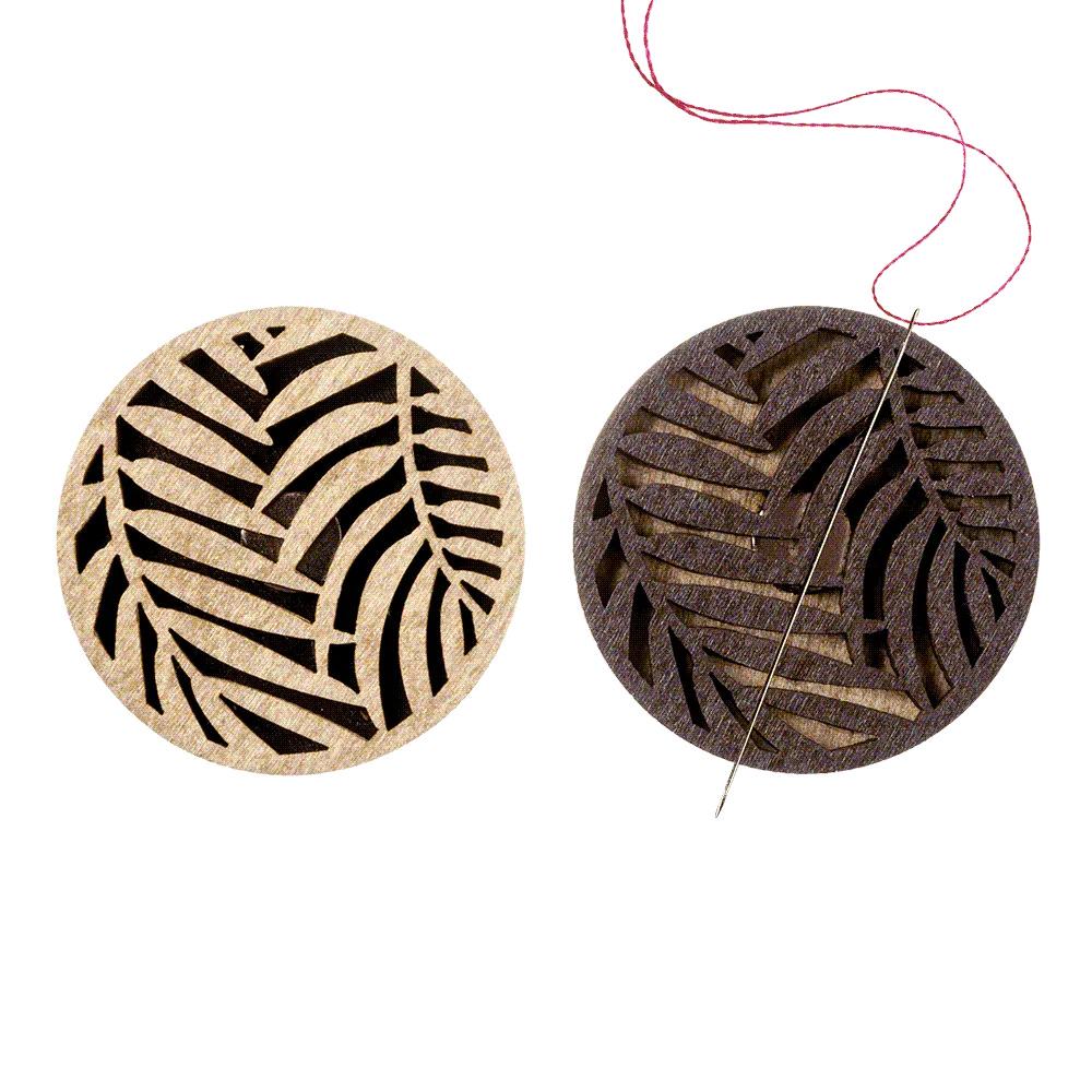 Magnetic needle holder from plywood, 3.5*3.5 cm, MH-046 ( 1 Item)