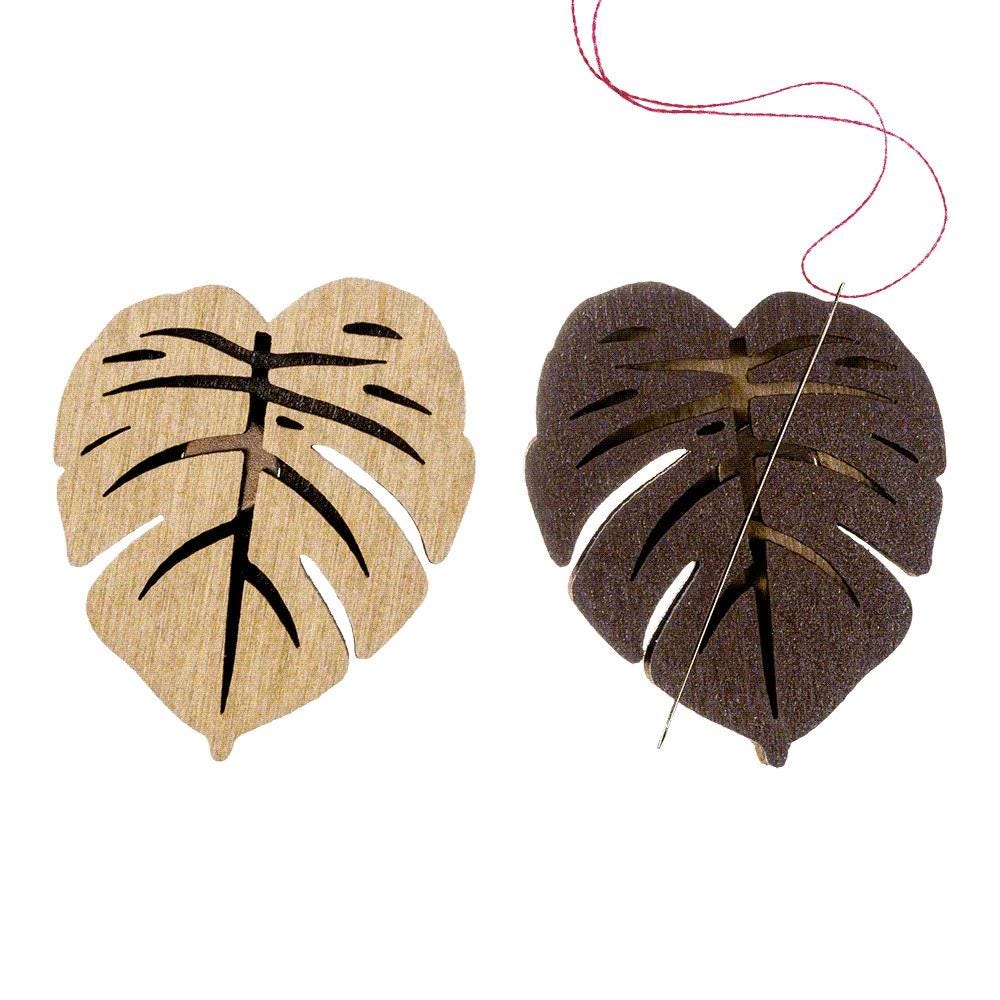 Needle holder magnetic plywood, leafs design, 2 sides, 3.5*4 cm, MH-063 ( 1 Item)
