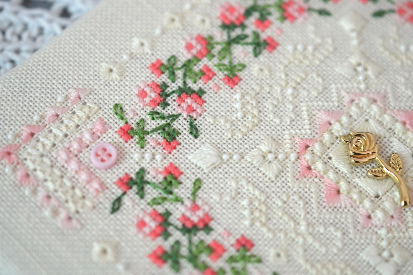 Rose Counted Cross Stitch Kit: Marshmallow series Hand-Dyed DMC, Evenweave Fabric