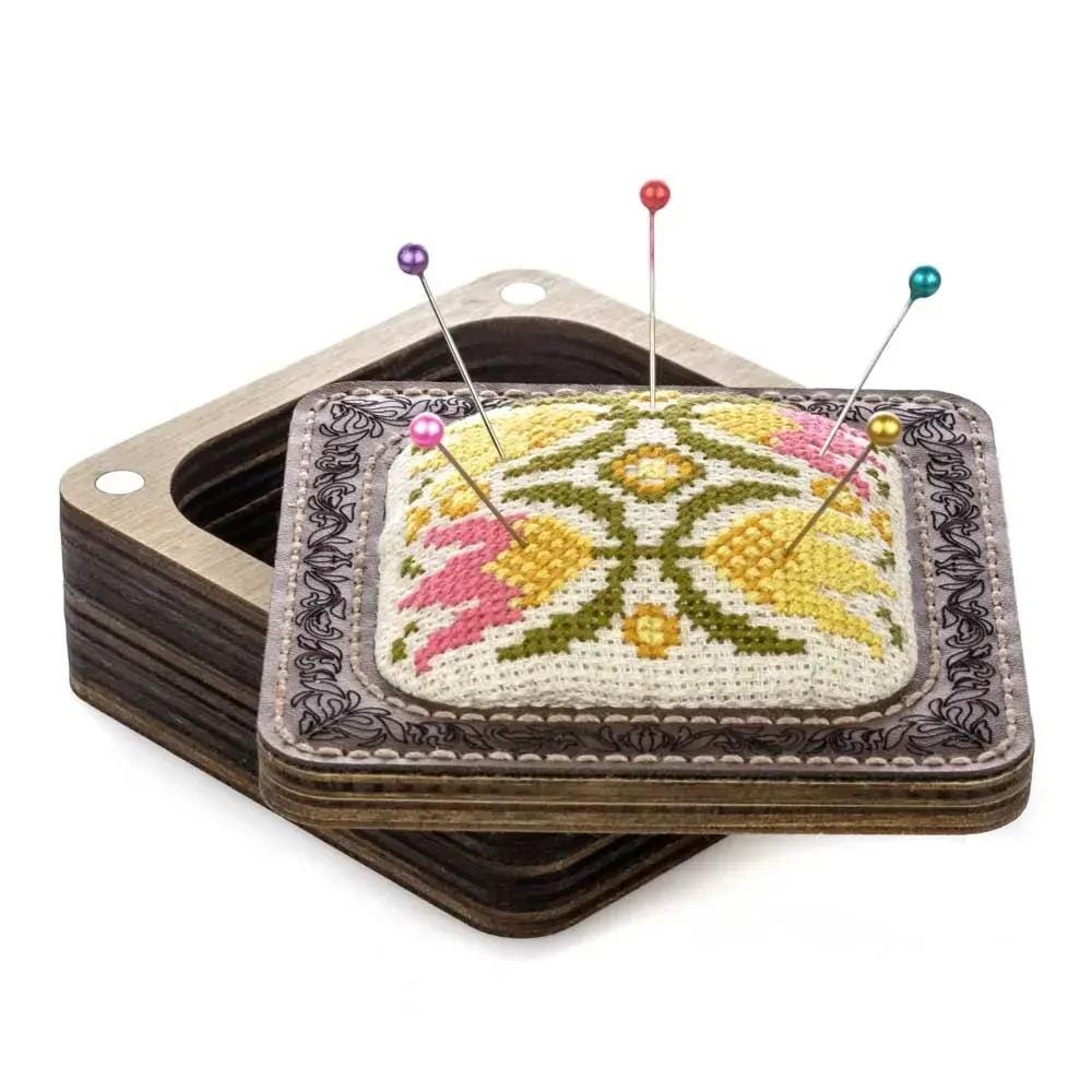 Pincushion kit  plywood with cross stitch top, 8,5*8,5 cm, Wonderland Crafts TL-078 DIY