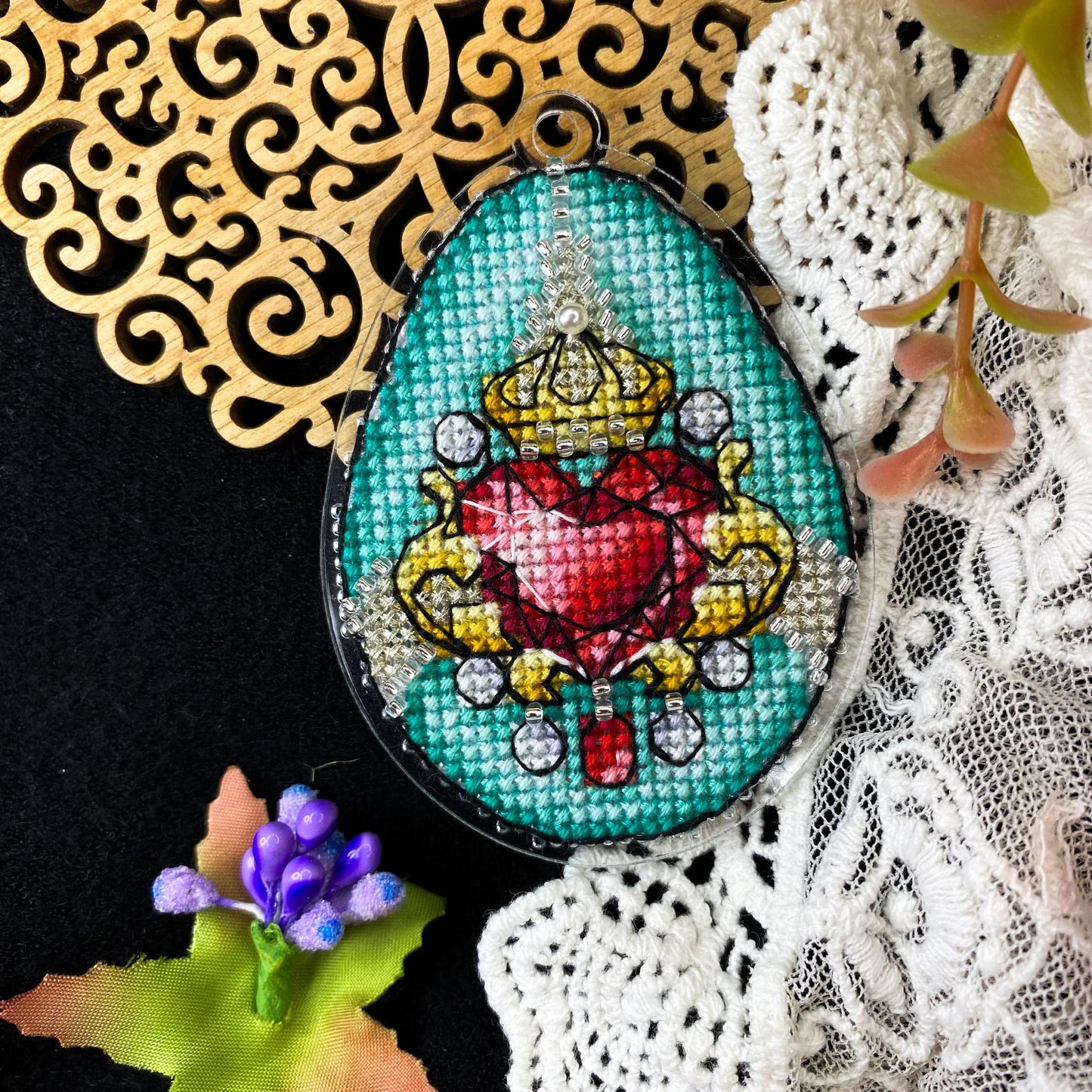 Royal treasure - Easter egg Cross Stitch Kit: Beads & Threads on Plastic Base