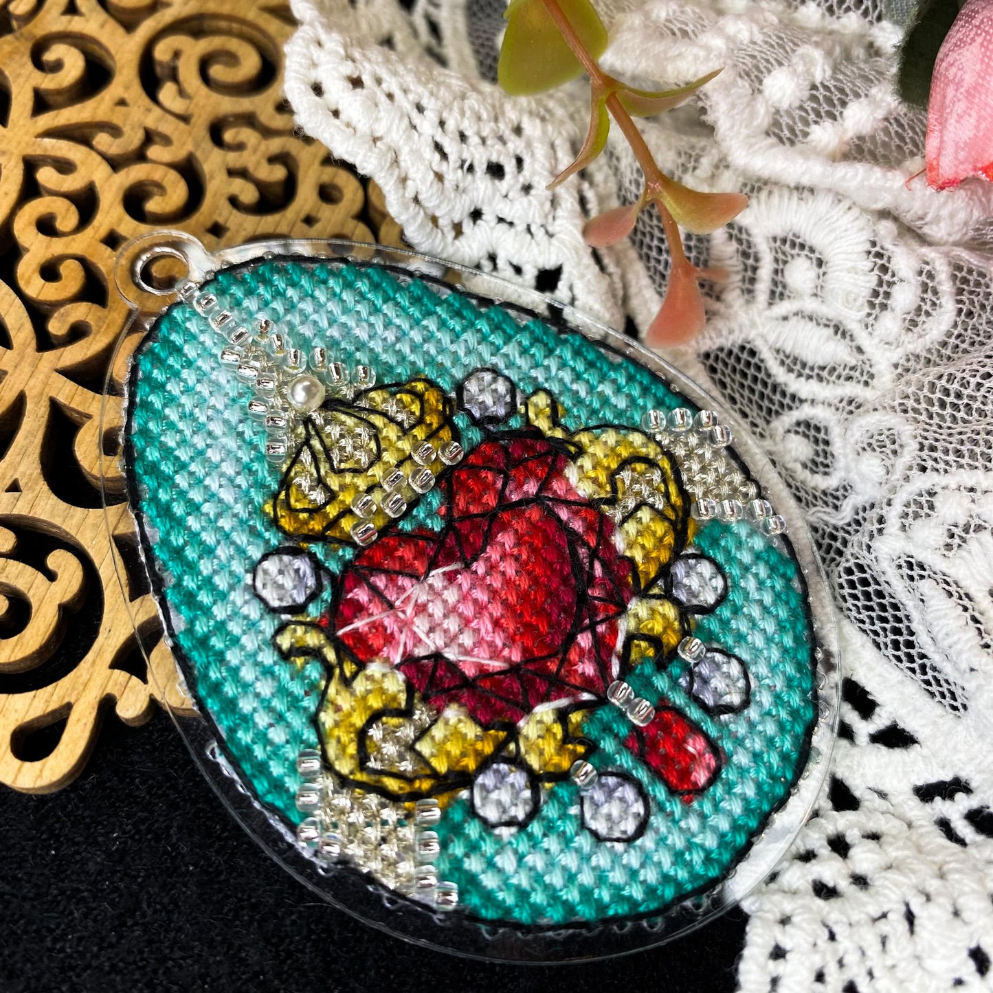 Royal treasure - Easter egg Cross Stitch Kit: Beads & Threads on Plastic Base