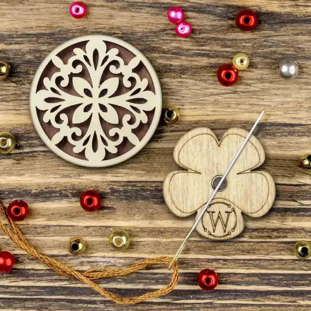 Magnetic needle holder from plywood, 3.5*3.5 cm, MH-111 ( 1 Item)