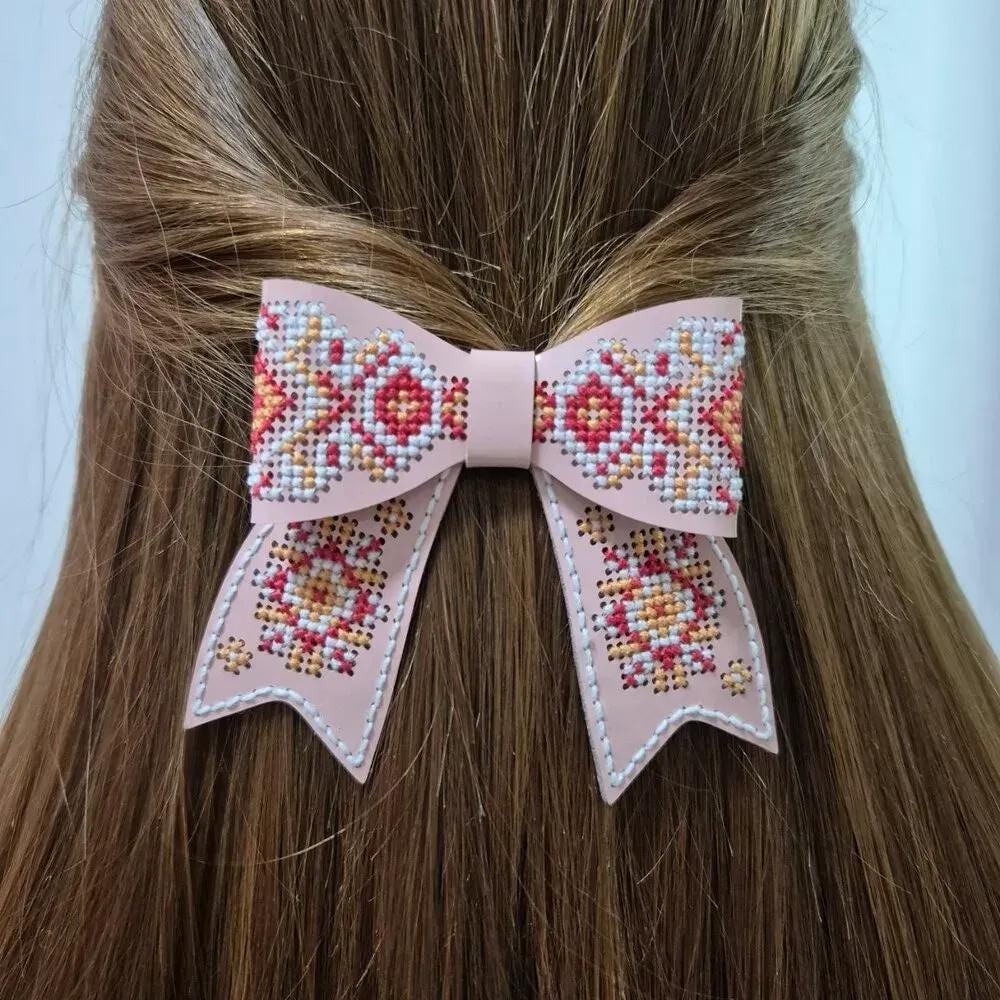 Embroidery kit on artificial leather "Hair Clip - Morning Dew" (single-sided) FLHL-103 white, pink